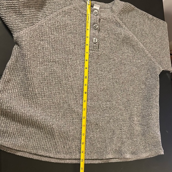Old Navy Grey Waffle Knit Long Sleeved Thermal Size L Fall Layering Cozy Warm - Picture 10 of 11